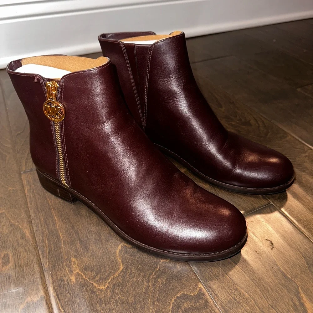 Michael Kors Lainey Leather Flat Ankle Boot Gold Zip Dark Rich Brown Size 7.5